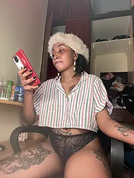 Snapshot of Candiey001 chatting on February 25, 2026, 4:40 pm Candiey001 online show from February 25, 2026, 4:40 pm