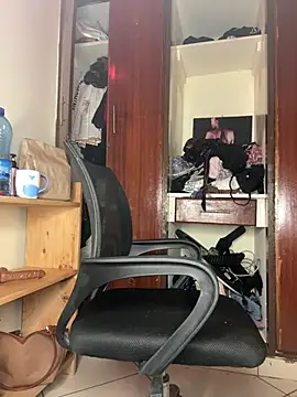 Snapshot of Candiey001 chatting on February 12, 2026, 1:05 am Candiey001 online show from February 12, 2026, 1:05 am