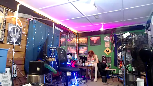 Snapshot of Brooke-lynn chatting on January 17, 2025, 1:25 am Brooke-lynn online show from January 17, 2025, 1:25 am