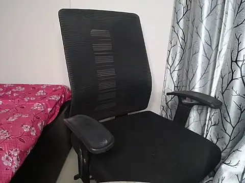 Snapshot of Naila00 chatting on February 28, 2026, 3:55 pm Naila00 online show from February 28, 2026, 3:55 pm