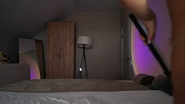 VikkiLustfull online show from November 4, 2025, 10:19 am