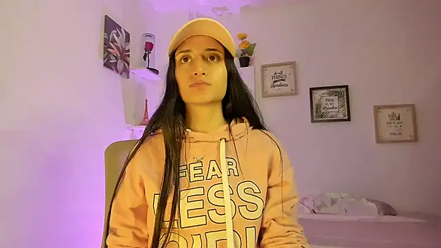  Caroliinee  online show from February 16, 2025, 1:58 am