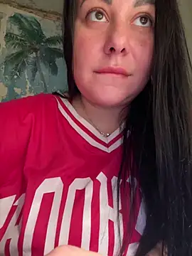 DaisyStreet online show from November 23, 2025, 11:04 pm