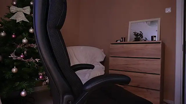 KaylaLaine online show from December 19, 2025, 7:11 am