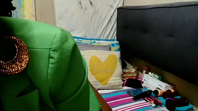 Brunettedevon33 online show from September 20, 2025, 12:10 pm