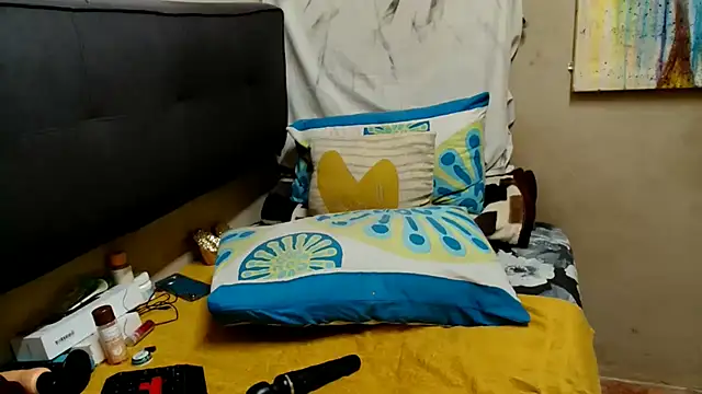 Brunettedevon33 online show from September 18, 2025, 9:12 am