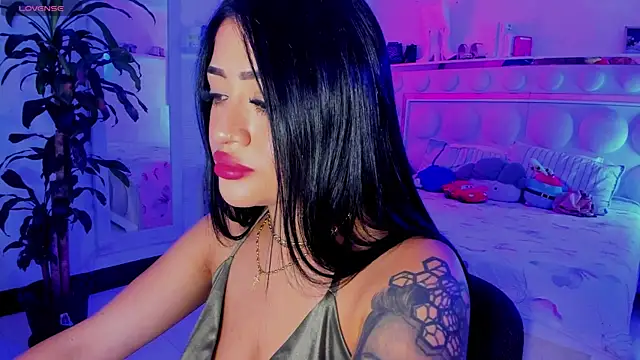 lucianaroy online show from June 12, 2026, 9:56 pm