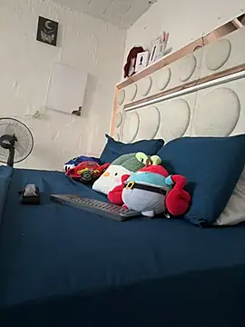 lucianaroy online show from November 10, 2025, 8:36 pm