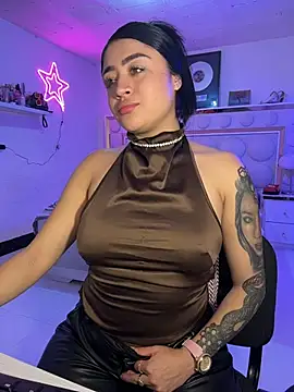 lucianaroy online show from April 18, 2026, 2:36 am