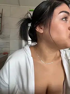 lucianaroy online show from November 29, 2025, 3:01 pm