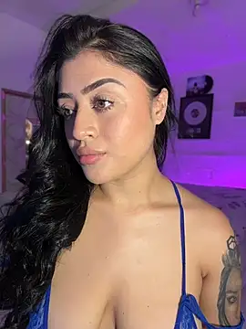 lucianaroy online show from July 15, 2026, 7:43 pm