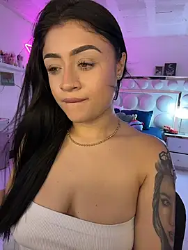 lucianaroy online show from July 5, 2026, 10:27 pm