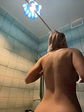 LikaCat online show from December 19, 2025, 3:43 am