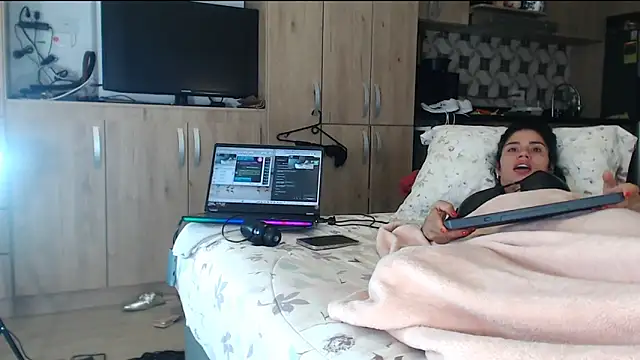 Alondra fetish online show from February 27, 2025, 8:46 am