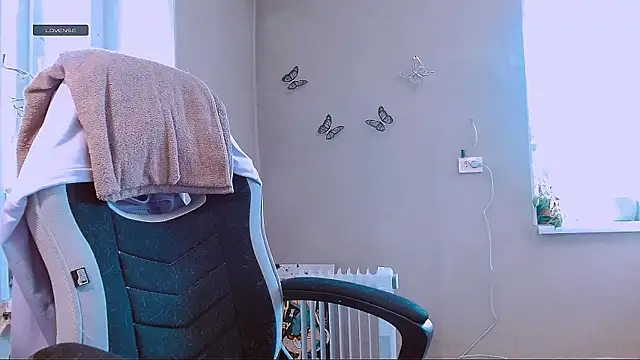 RosaJil online show from April 4, 2026, 1:06 pm