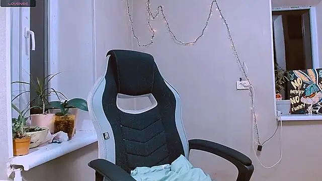 RosaJil online show from December 2, 2025, 3:47 pm