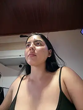 Snapshot of MarianaBenz chatting on February 12, 2026, 11:59 pm MarianaBenz online show from February 12, 2026, 11:59 pm