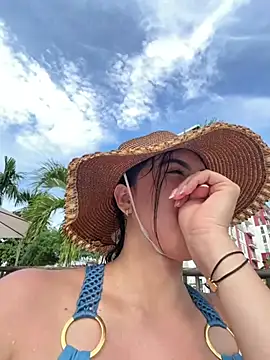 Snapshot of MarianaBenz chatting on February 8, 2026, 8:50 pm MarianaBenz online show from February 8, 2026, 8:50 pm