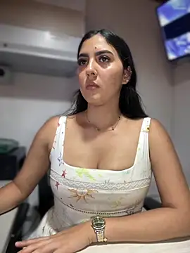 MarianaBenz online show from November 9, 2025, 11:42 pm