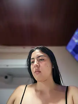 Snapshot of MarianaBenz chatting on February 4, 2026, 11:55 pm MarianaBenz online show from February 4, 2026, 11:55 pm