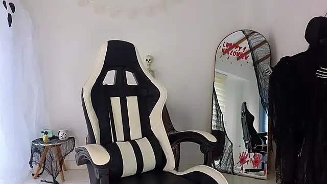 Snapshot of KristennBlue chatting on October 23, 2025, 4:16 pm KristennBlue online show from October 23, 2025, 4:16 pm