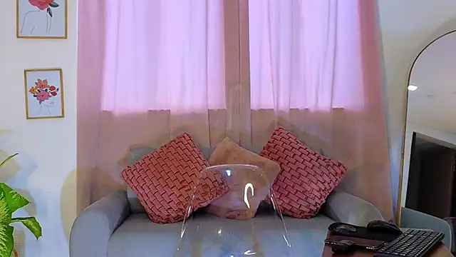 Snapshot of KristennBlue chatting on March 4, 2025, 9:00 pm KristennBlue online show from March 4, 2025, 9:00 pm