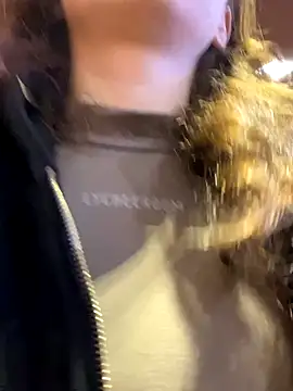 QuitieLia online show from October 31, 2025, 8:22 am