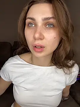 QuitieLia online show from March 23, 2026, 7:19 am