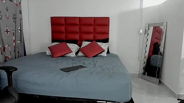 LyonGallego  online show from September 18, 2025, 8:17 am