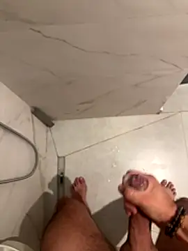 cagoulegrosse online show from December 13, 2025, 8:37 pm