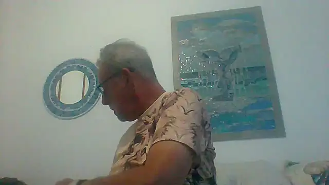 tuggy59 online show from September 25, 2025, 4:40 am