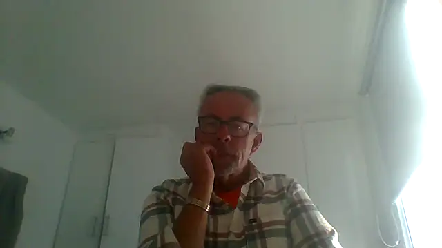 tuggy59 online show from September 18, 2025, 3:04 pm