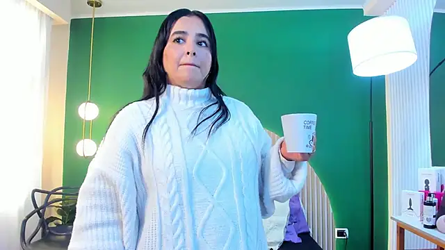 taylor bennet online show from December 4, 2025, 11:53 am