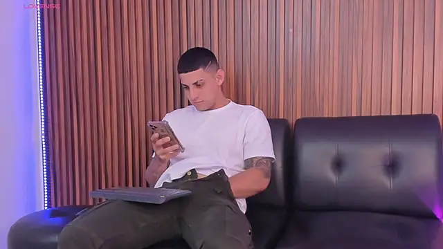 Snapshot of Alex_cute77 chatting on January 19, 2026, 12:31 pm Alex cute77 online show from January 19, 2026, 12:31 pm