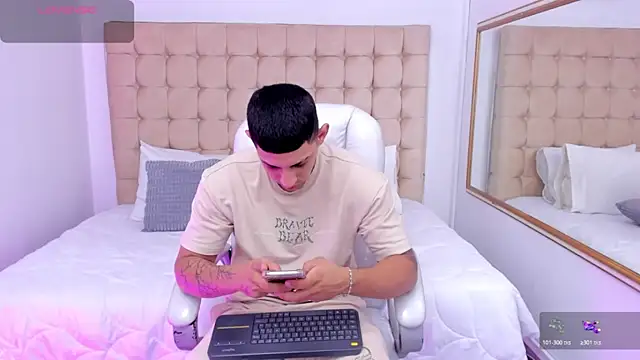 Alex cute77 online show from December 16, 2025, 12:09 pm