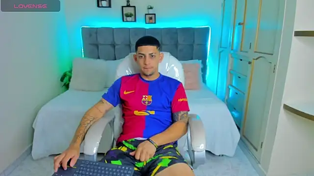 Snapshot of Alex_cute77 chatting on February 22, 2025, 12:29 pm Alex cute77 online show from February 22, 2025, 12:29 pm