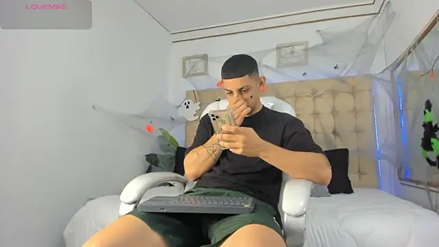 Alex cute77 online show from October 16, 2025, 12:35 pm