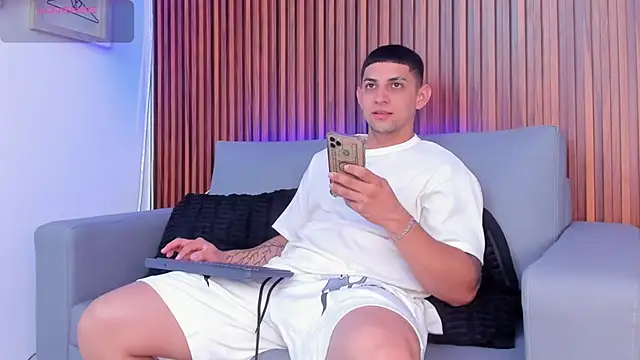 Alex cute77 online show from March 16, 2026, 12:09 pm