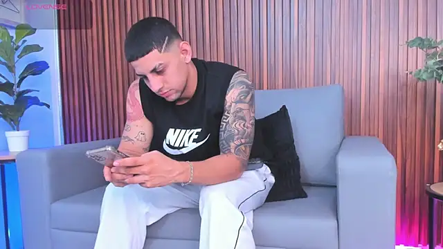 Snapshot of Alex_cute77 chatting on February 28, 2026, 12:05 pm Alex cute77 online show from February 28, 2026, 12:05 pm