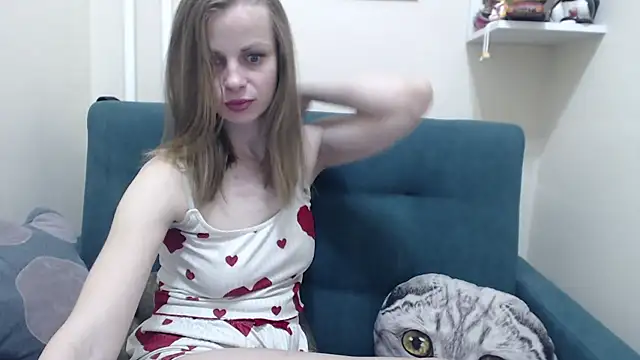 Snapshot of BustyBlondyShow chatting on June 3, 2026, 2:33 pm BustyBlondyShow online show from June 3, 2026, 2:33 pm