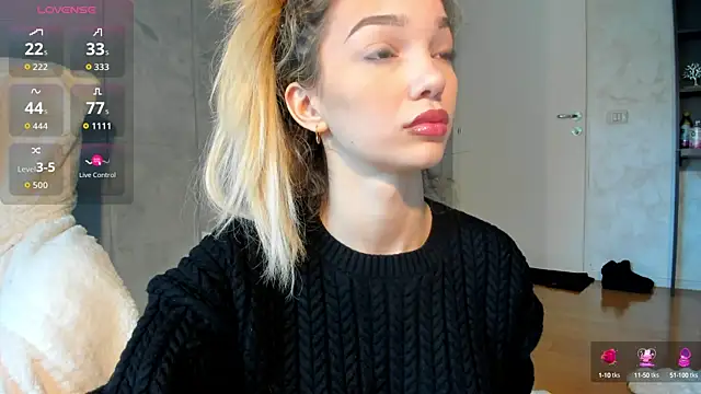 Snapshot of Sassy_Teen chatting on October 22, 2025, 9:09 am Sassy Teen online show from October 22, 2025, 9:09 am