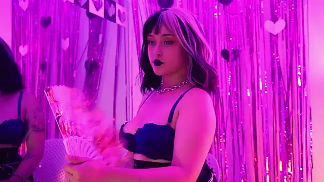 Snapshot of Gloomydoll chatting on February 13, 2026, 11:27 pm Gloomydoll online show from February 13, 2026, 11:27 pm