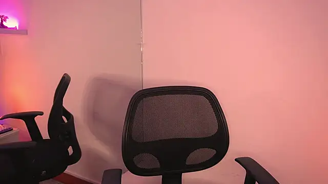 Snapshot of Gloomydoll chatting on February 12, 2026, 6:51 pm Gloomydoll online show from February 12, 2026, 6:51 pm