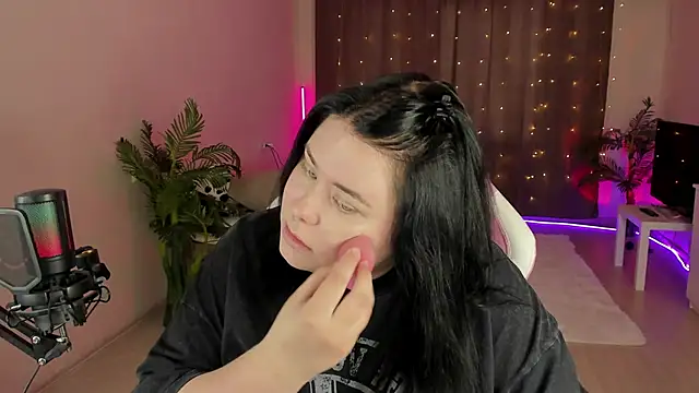 Akemi BBW online show from September 20, 2025, 2:11 pm