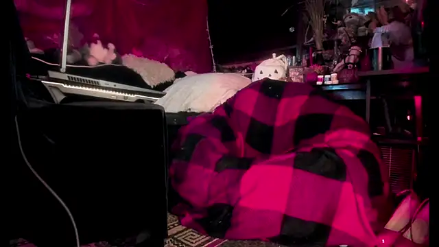 astarrot online show from November 6, 2025, 7:51 pm