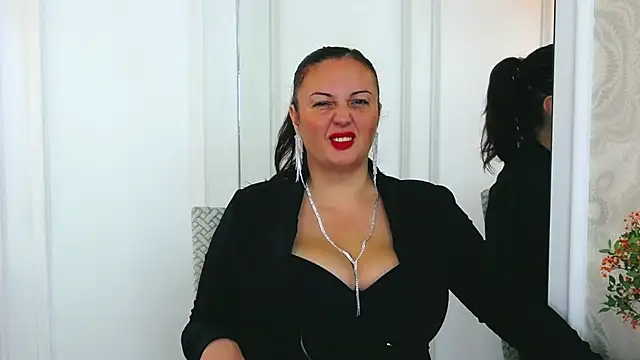 Snapshot of JudithCombs chatting on October 22, 2025, 6:13 am JudithCombs online show from October 22, 2025, 6:13 am