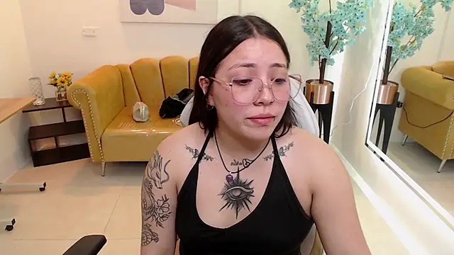 Snapshot of Isa_reel chatting on March 4, 2025, 6:58 am Isa reel online show from March 4, 2025, 6:58 am