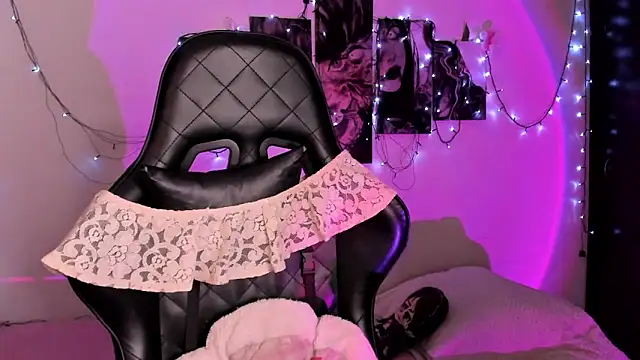 willow poisson online show from November 10, 2025, 5:29 pm