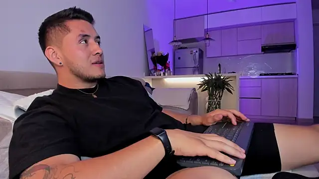 Chriskyle  online show from March 14, 2025, 4:54 am