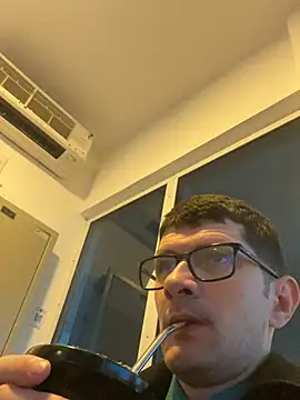 Juliano2289 online show from April 28, 2026, 1:59 pm